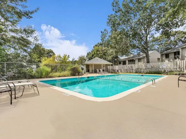 404 Greencastle Dr, Goose Creek, SC 29445