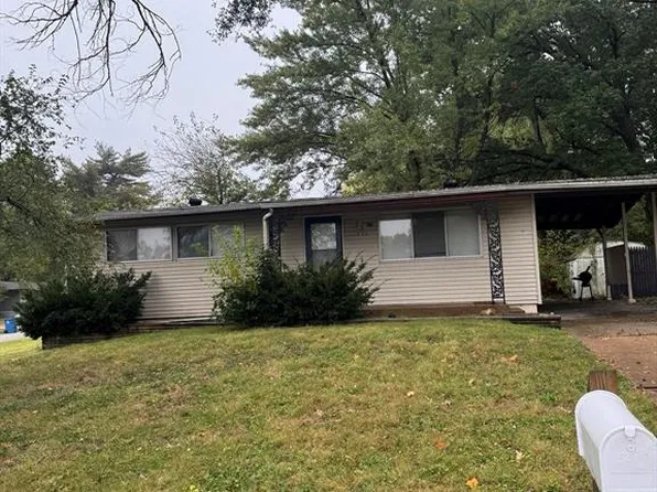 1936 Green Valley Dr, Saint Louis, MO 63136