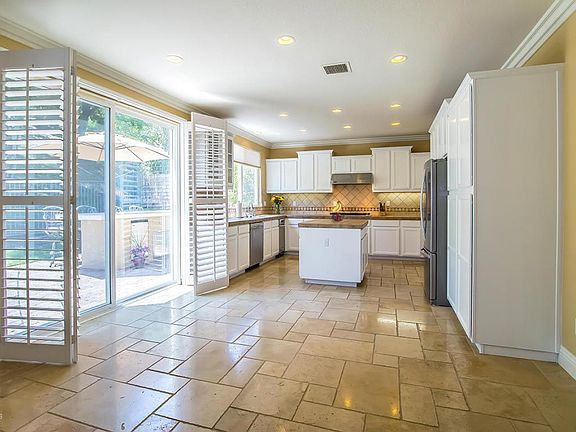 4th image of 459 Willow Glen Cir