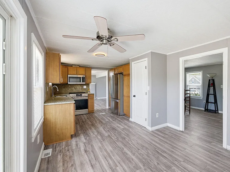320 E Earp St — Photo 7