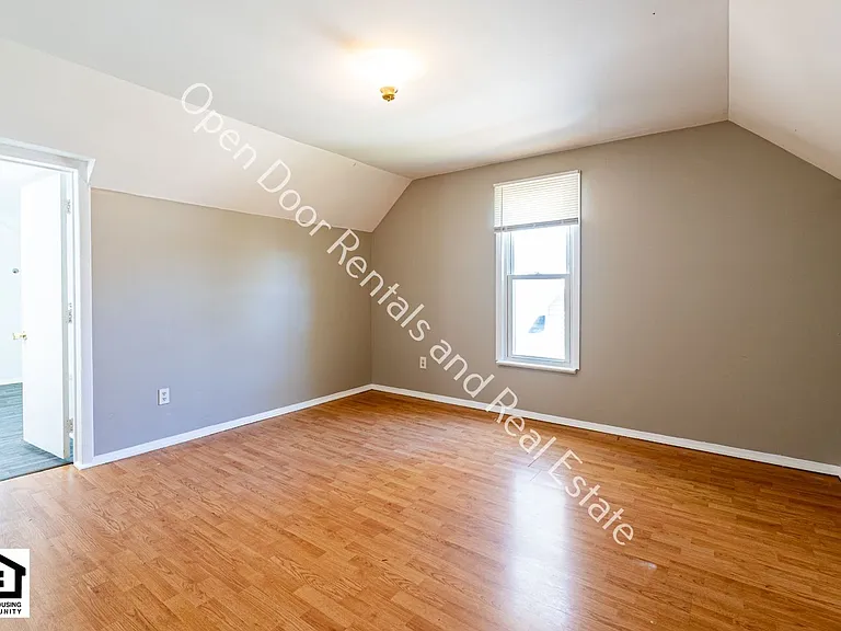 3112 Thompson Ave — Photo 6