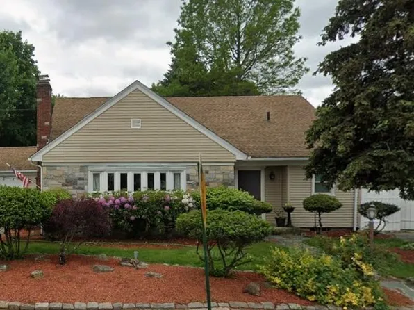 82 Killingly St, Providence, RI 02909