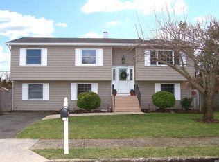 74 Hurtin St, Port Jefferson Station, NY 11776