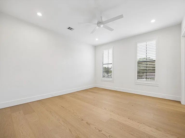 6911 Hartland Ave — Photo 17