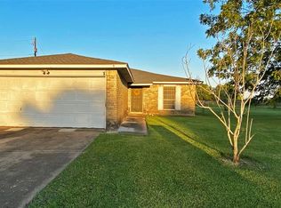 272 Austin St, Angleton, TX 77515