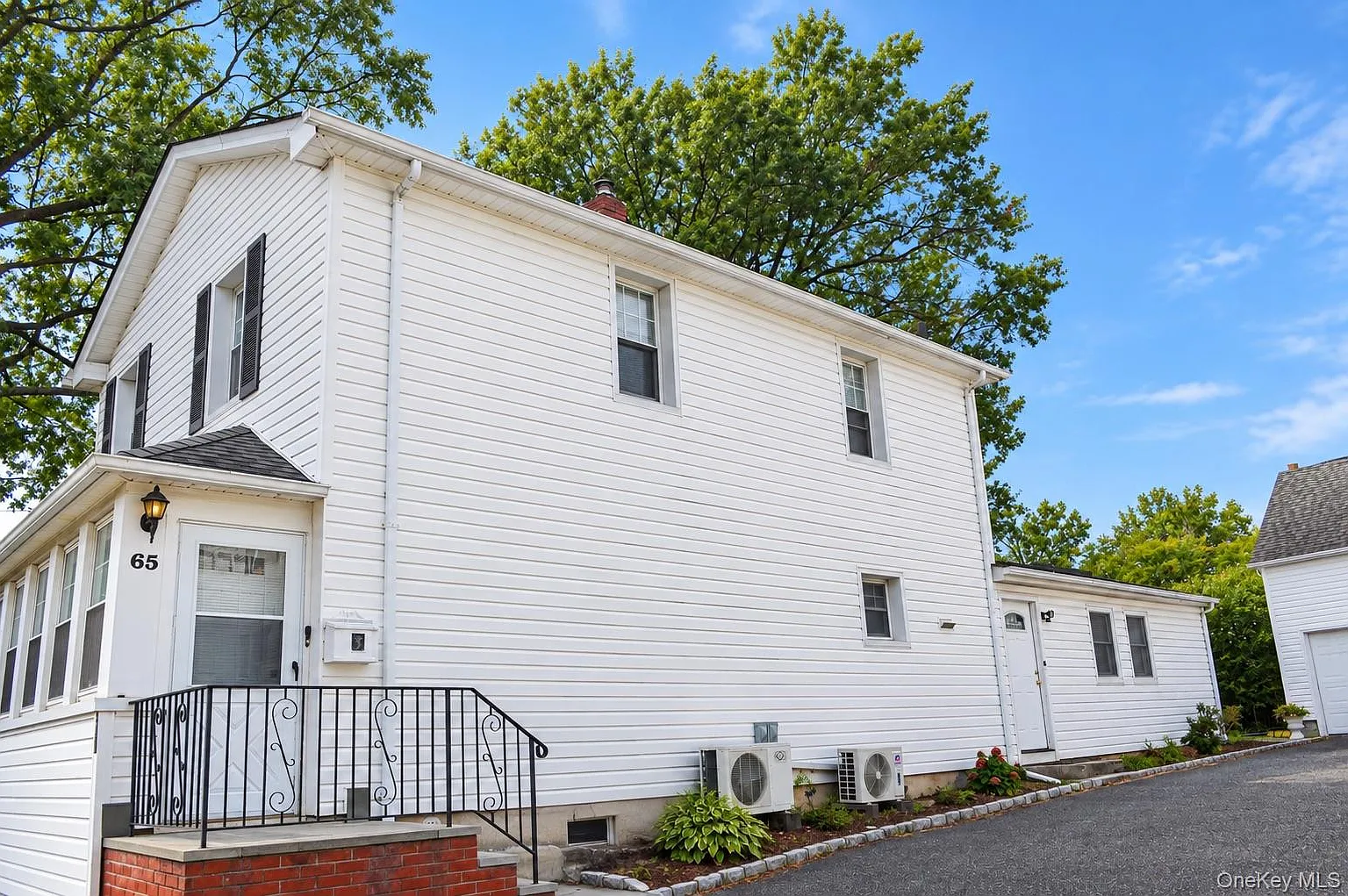 1 bed, 1.0 bath, 700 sqft, $2,400 — Photo 1