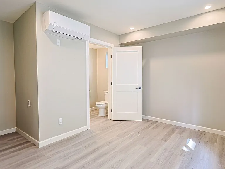 5261 Harmony Ave — Photo 8