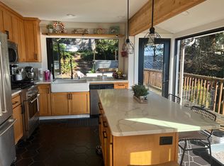 11557 Holmes Point Dr NE, Kirkland, WA 98034
