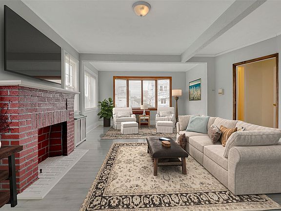 3rd image of 174 Oak St
