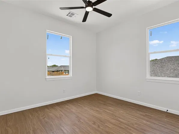 8748 Patriot Dr, Oklahoma City, OK 73110