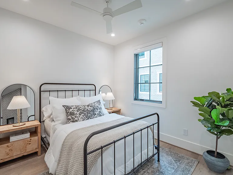 4525 Emerson Ave #3L — Photo 16