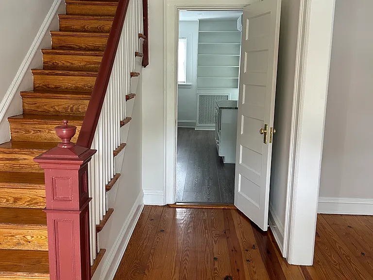 7 S Dooley Ave — Photo 2