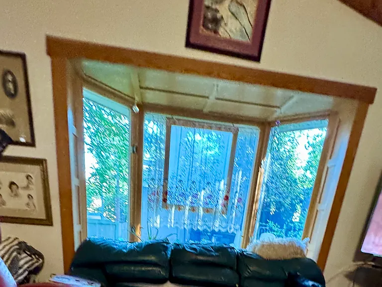 2576 Mapleton Ave — Photo 6