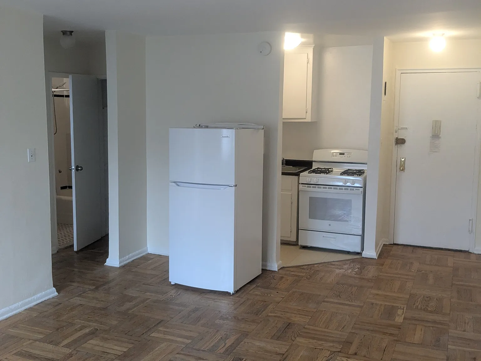 75-06 Woodside Avenue — Photo 1