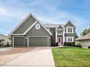 1015 Redwood Ln, Liberty, MO 64068