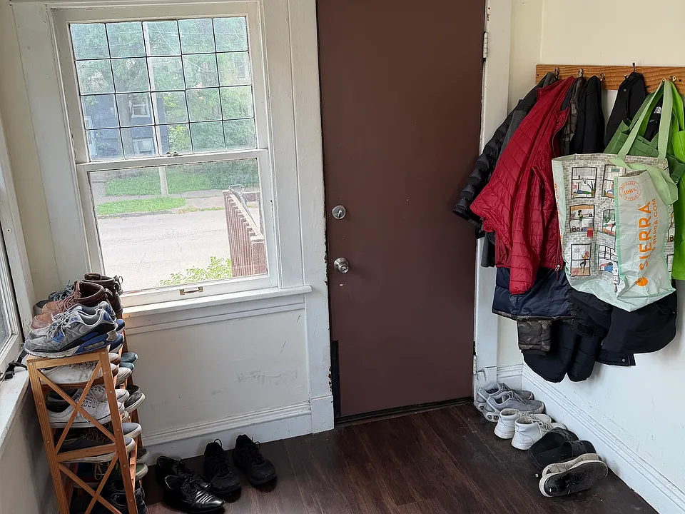 4 Season Porch / Unit Entrance