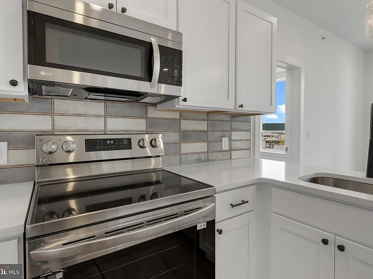 2214 N Front St #204 — Photo 5