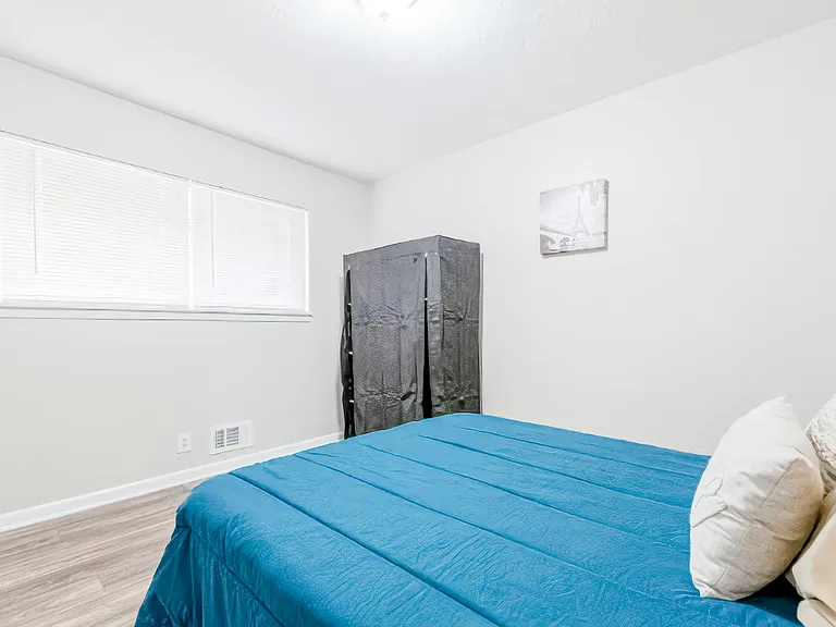 Canaan Dr SE — Photo 2
