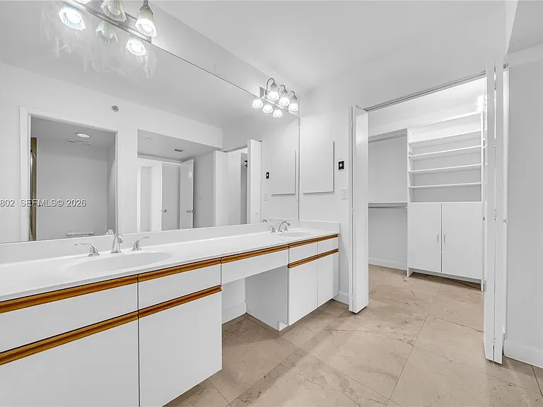 3600 Mystic Pointe Dr #1816 — Photo 15