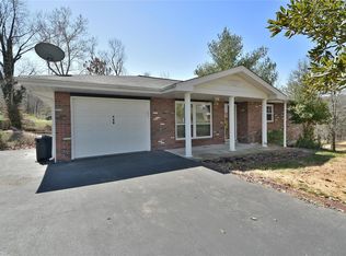 928 Windsor Harbor Rd, Imperial, MO 63052