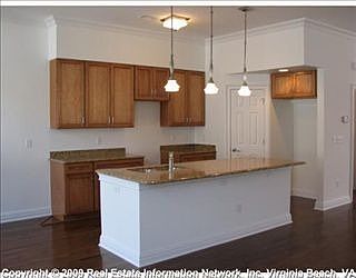 2nd image of 1449 Manor Blvd