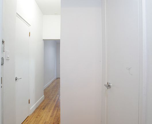 5th image of 624 E 11th St #B3
