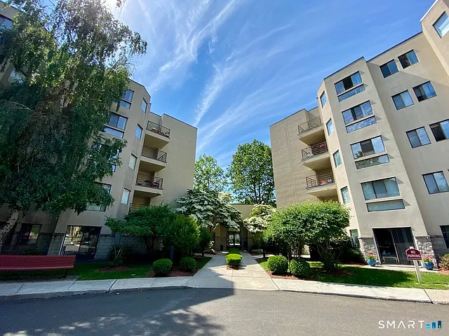 Building Photo - 1204 Whitney Ave #208