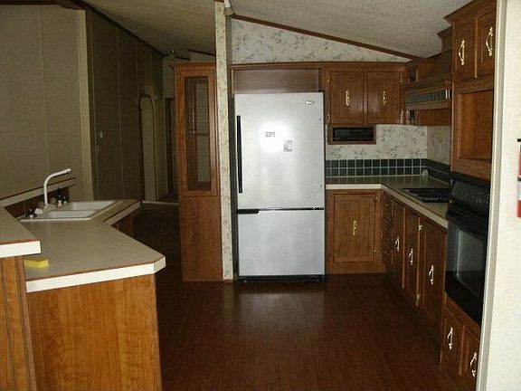 3rd image of 60 Upland Dr