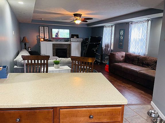 Breakfast area/family room