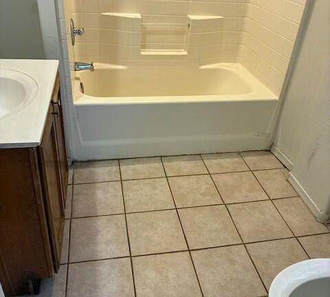 2nd image of 1502 E Pierce St #3