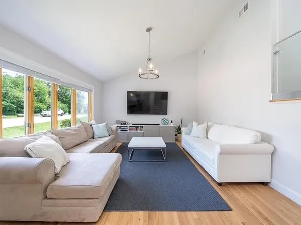 25 Helen Street image 4 of 16