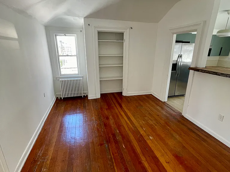 725-727 Warren St #5 — Photo 2
