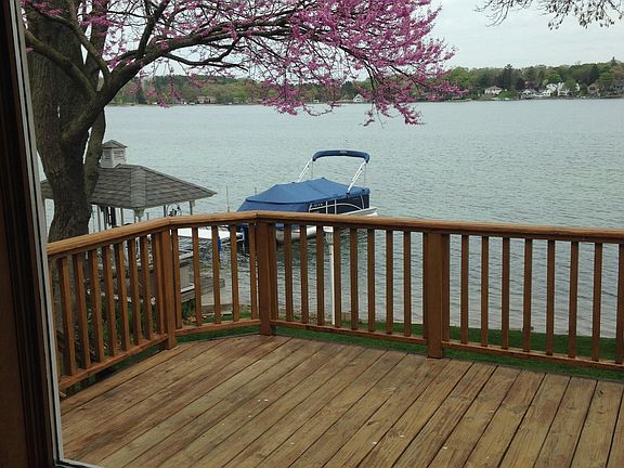 Back deck overlooking lake