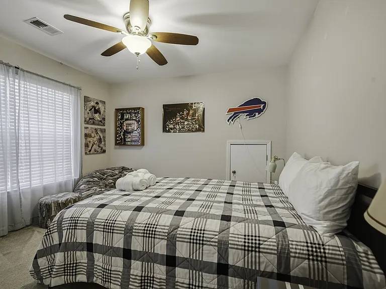 225 Urbano Ln — Photo 34