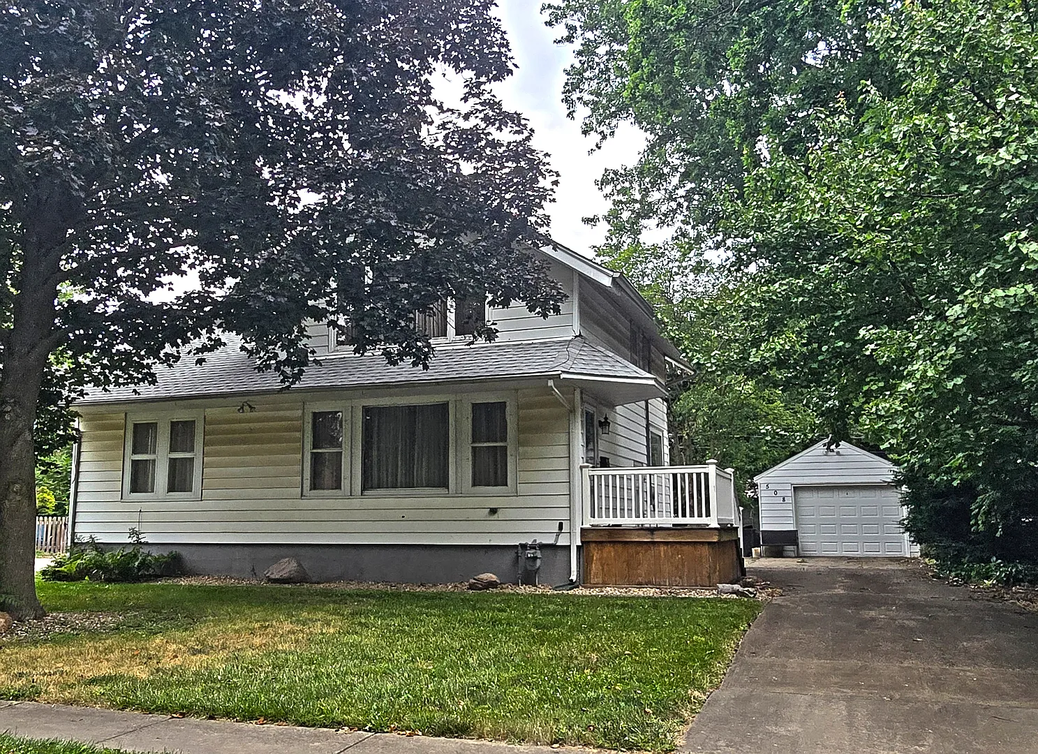 508 N Edwin St photo 1
