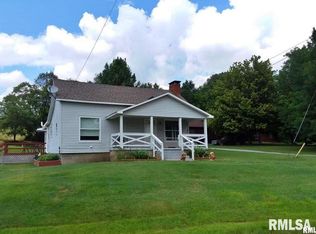 134 W 2nd St, New Burnside, IL 62967