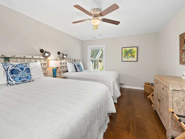 409 Little Sycamore Ln — Photo 16