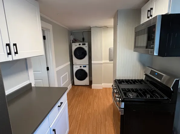 171 Austin St APT 3, Portsmouth, NH 03801