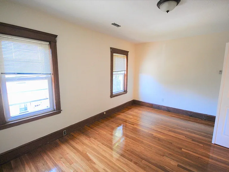 15 Taylor St #RIGHT — Photo 4
