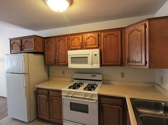 3rd image of 1073 Lincoln Dr #0