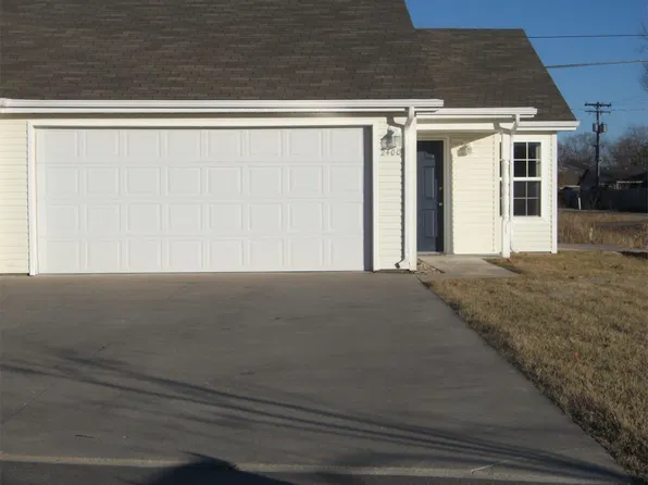 2400 Walden Ln, Manhattan, KS 66502