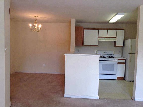 4th image of 212 Marsh Hollow Pl APT F
