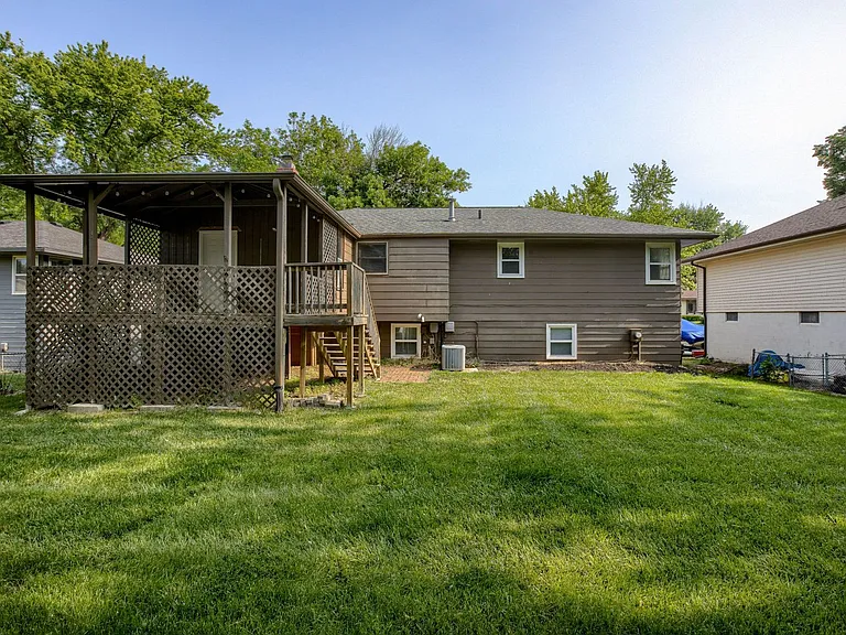 11705 Meredith Ave — Photo 25