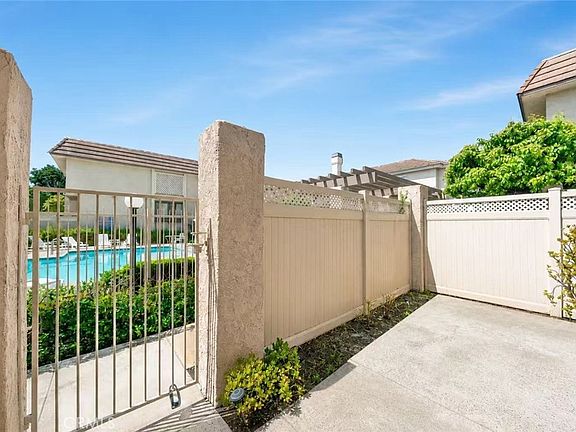 4th image of 848 W Huntington Dr Unit 23