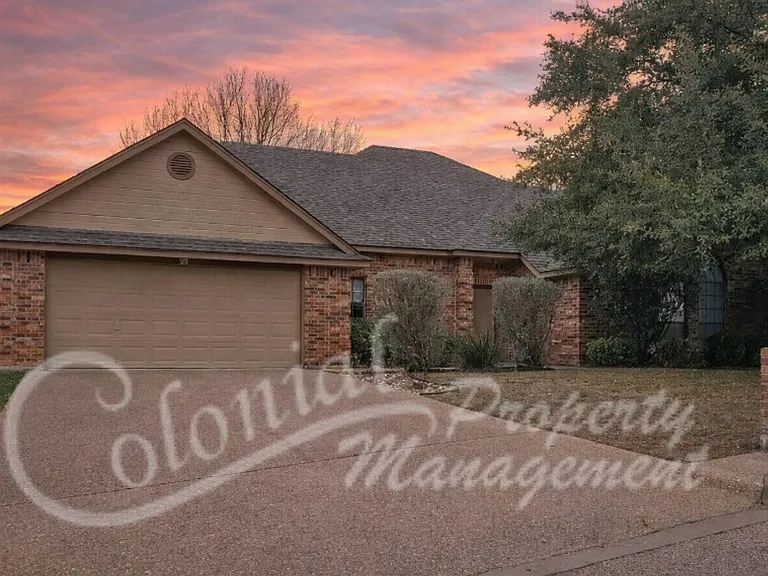1905 McGinnis Ct — Photo 1