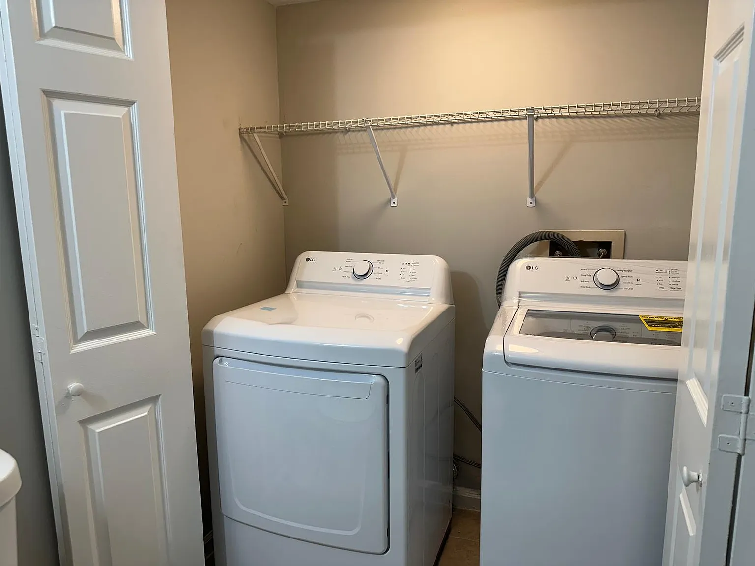 2 bed, 2.5 bath, 1240 sqft, $1,700 — Photo 3