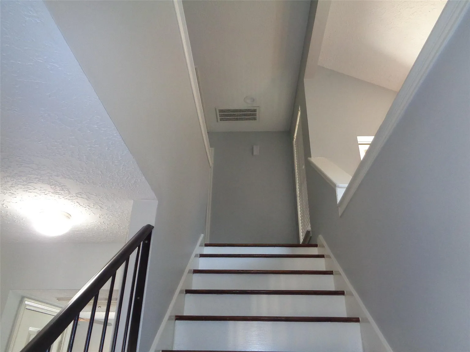 3 bed, 2.5 bath, 1947 sqft, $1,995 — Photo 4