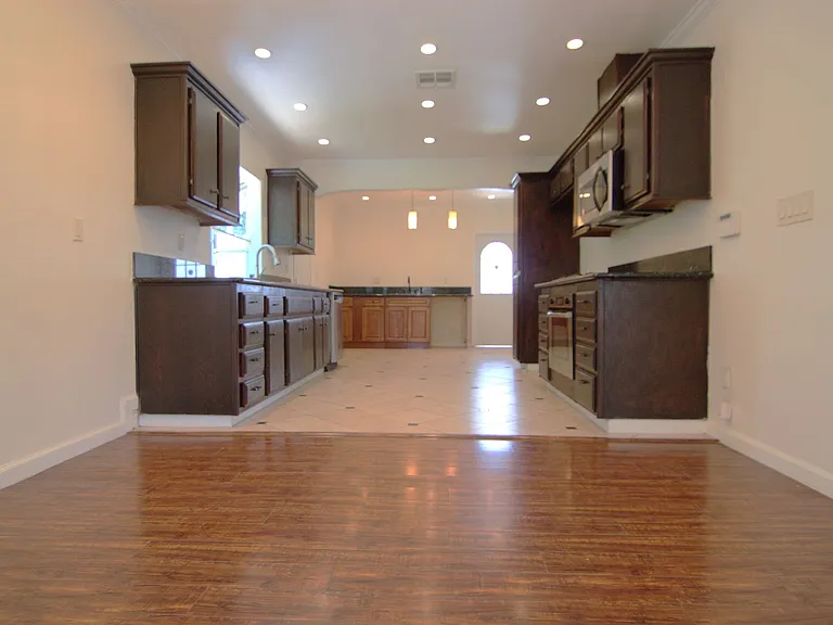 6730 Balboa Blvd — Photo 9