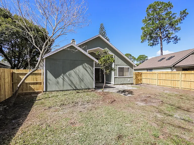 173 Lakeside Cir — Photo 15