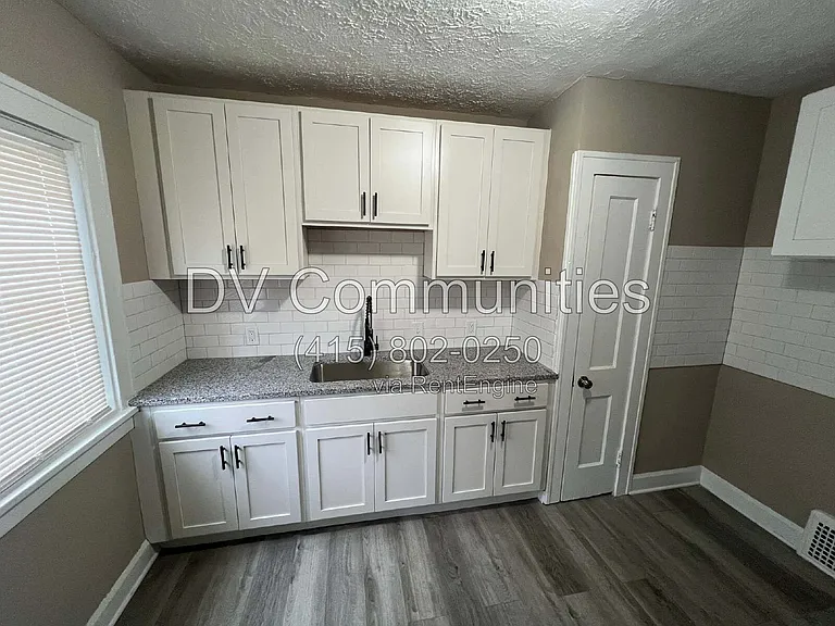 872 Helmsdale Rd #2 — Photo 6
